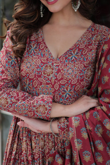 Elegant Pure Cotton Maroon Kurta Set with Dupatta – Full Sleeves & Fancy V Neck Design