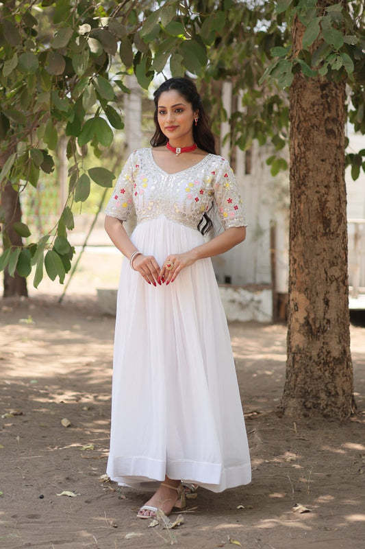Women Embroidered White Georgette Kurta By Stylish Ethnic