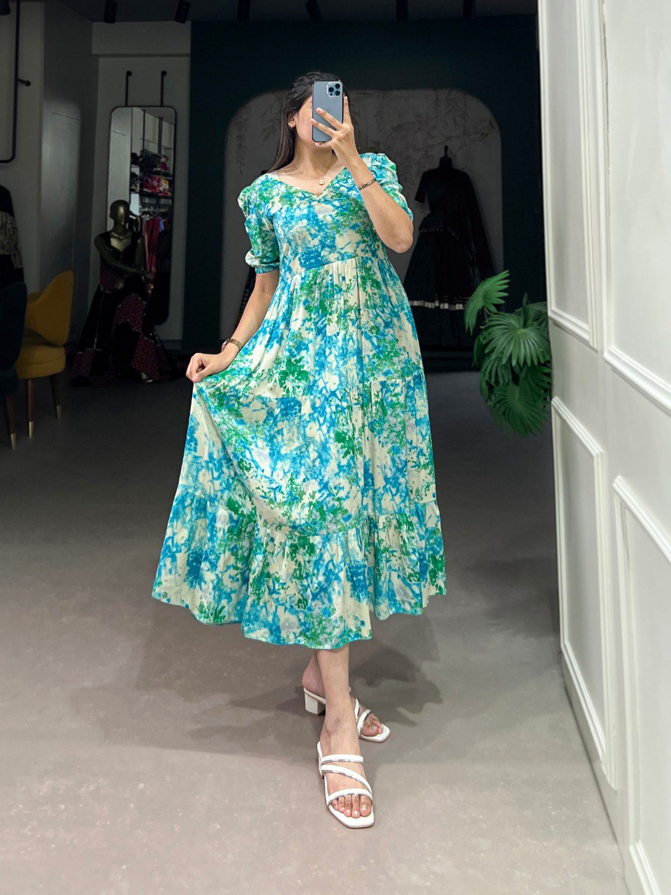 Sky Blue Floral Print Sweetheart Midi Dress with Puff Sleeves