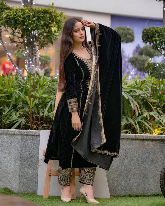 Heavy Viscose Velvet Embroidered Black Suit Set with Dupatta – Ready-to-Wear Ethnic Outfit for Women