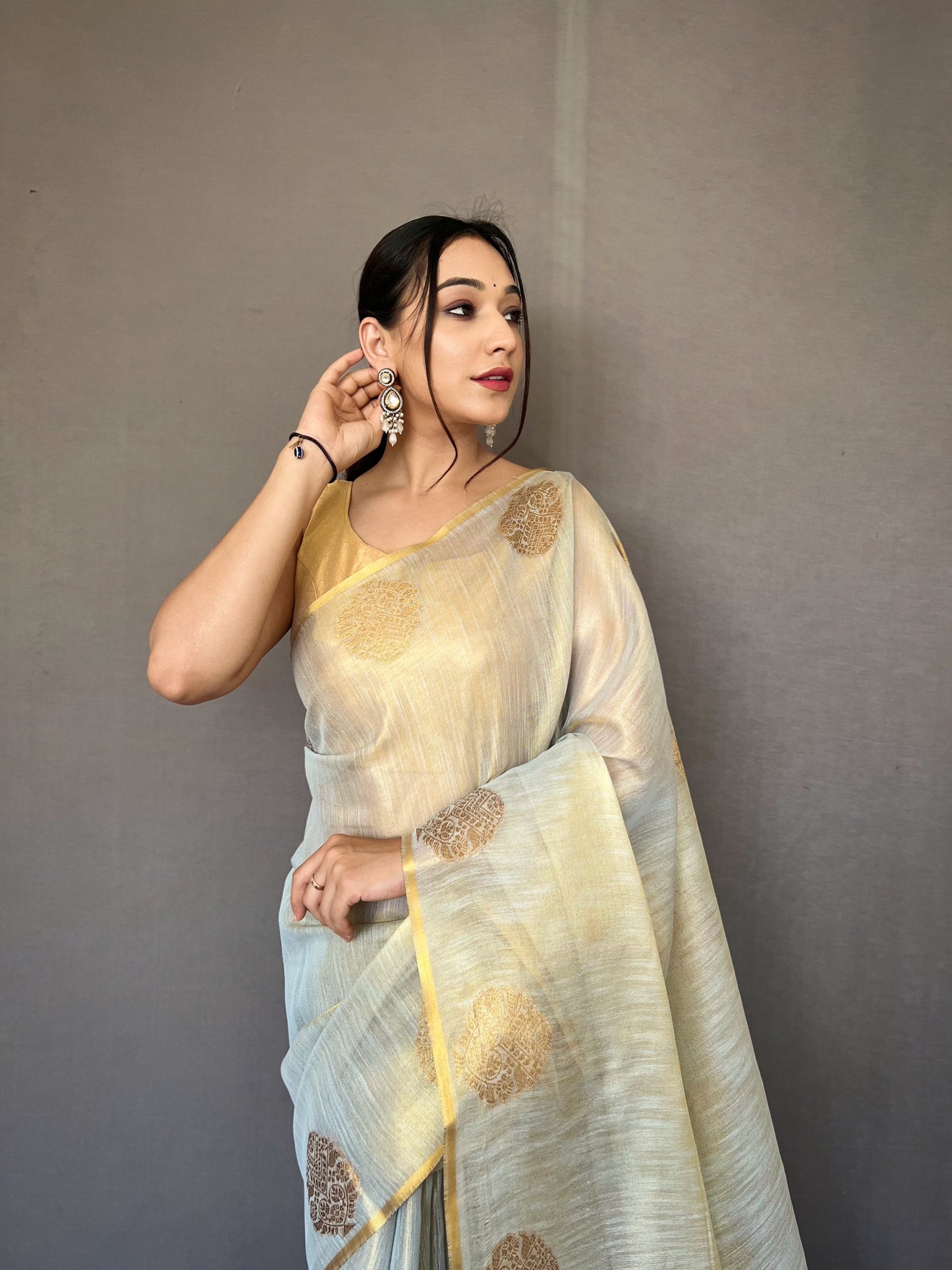 White & Gold-Toned Woven Design Zari Tissue Saree