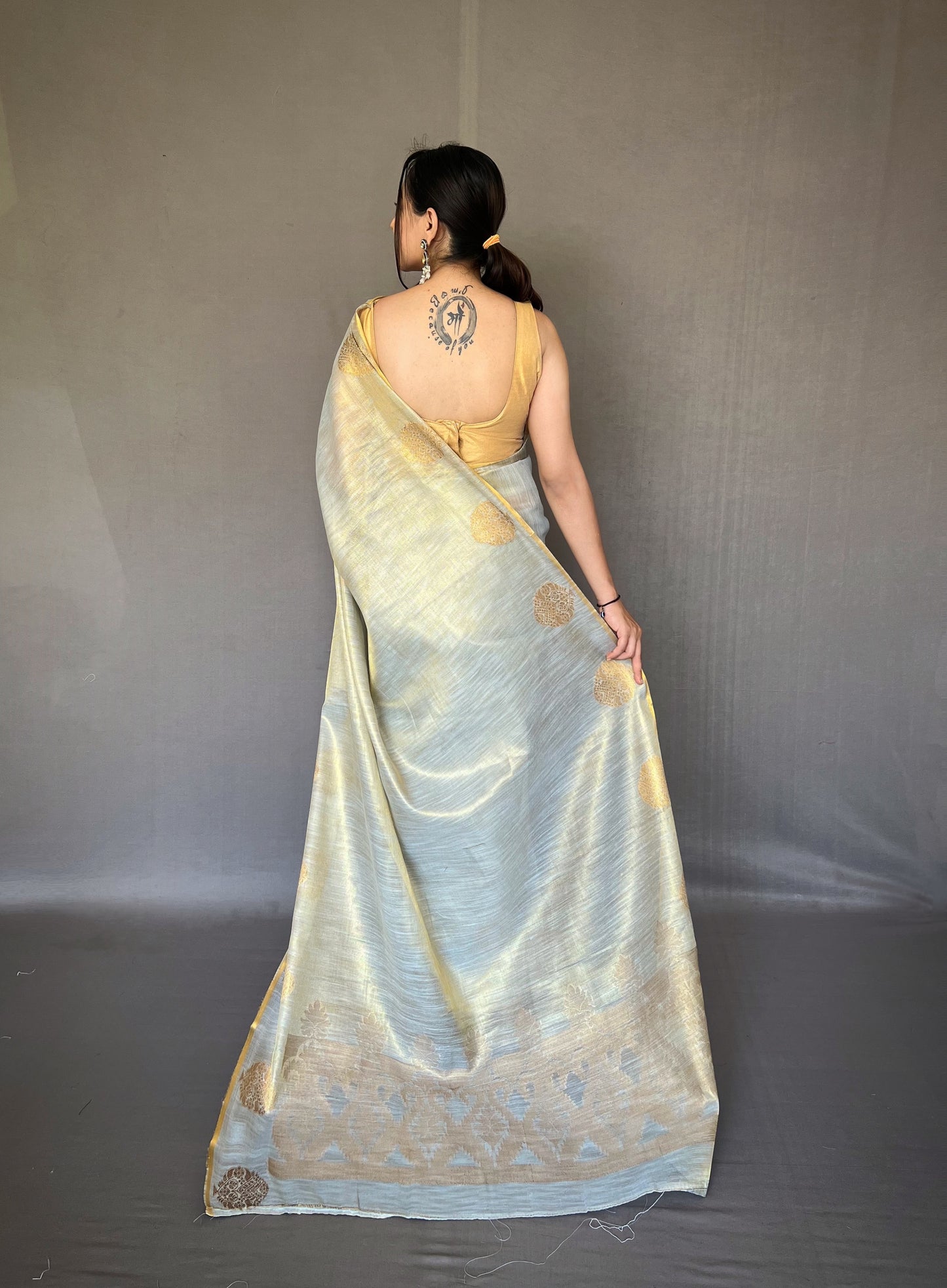 White & Gold-Toned Woven Design Zari Tissue Saree